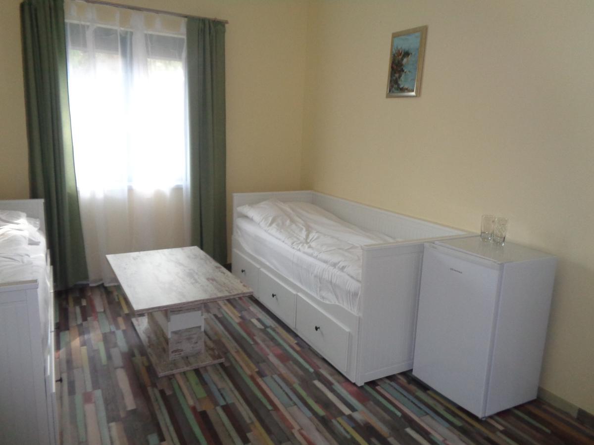 Bed and Breakfast Arnyas Park Apartmanhaz à Balatonalmádi Extérieur photo