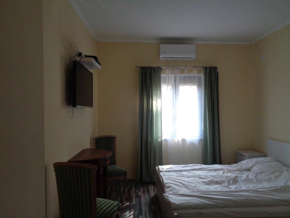 Bed and Breakfast Arnyas Park Apartmanhaz à Balatonalmádi Extérieur photo