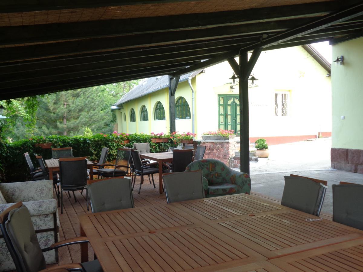 Bed and Breakfast Arnyas Park Apartmanhaz à Balatonalmádi Extérieur photo