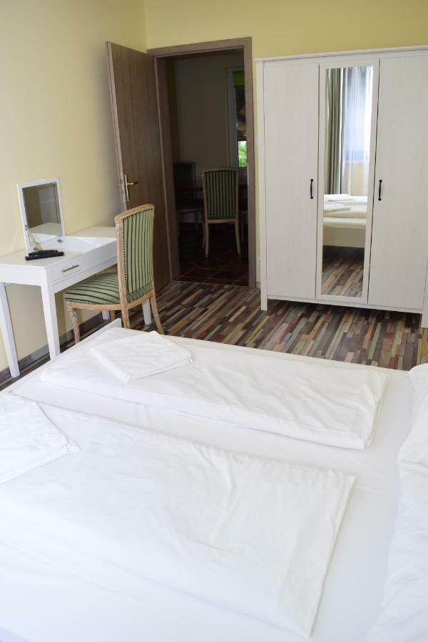 Bed and Breakfast Arnyas Park Apartmanhaz à Balatonalmádi Extérieur photo