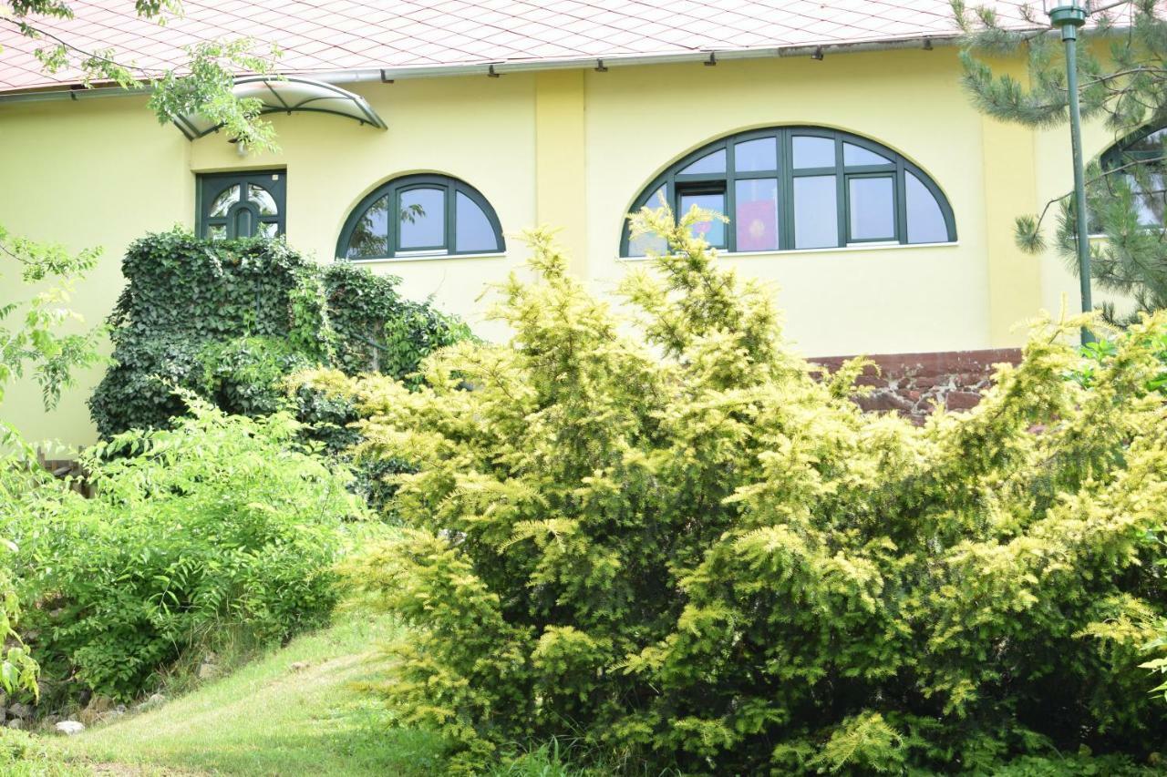 Bed and Breakfast Arnyas Park Apartmanhaz à Balatonalmádi Extérieur photo