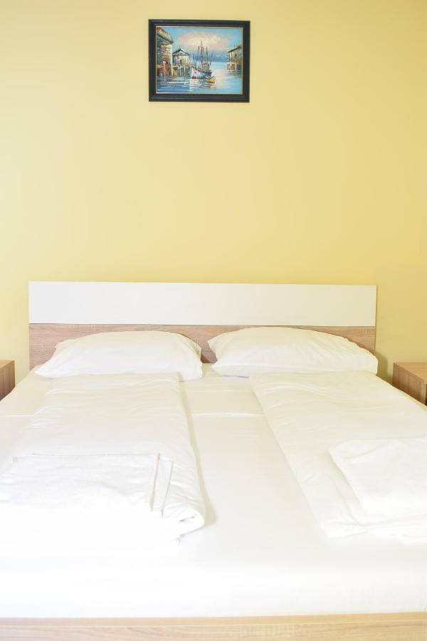 Bed and Breakfast Arnyas Park Apartmanhaz à Balatonalmádi Extérieur photo